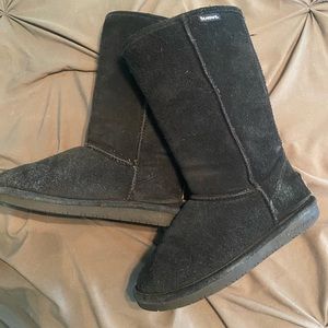 Bearpaw black boots. Good condition. Can fit 5.5 or 6.